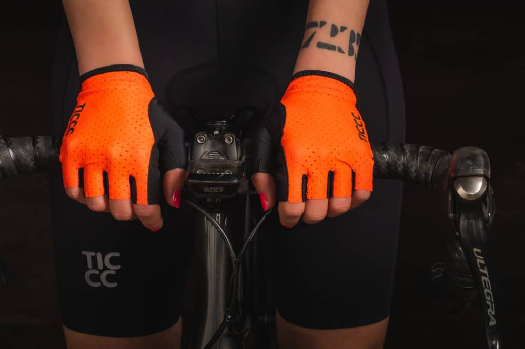 Orange best sale cycling gloves